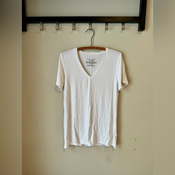 Encircled Pure White Short Sleeve V-Neck Shirt - Picture 1 of 3